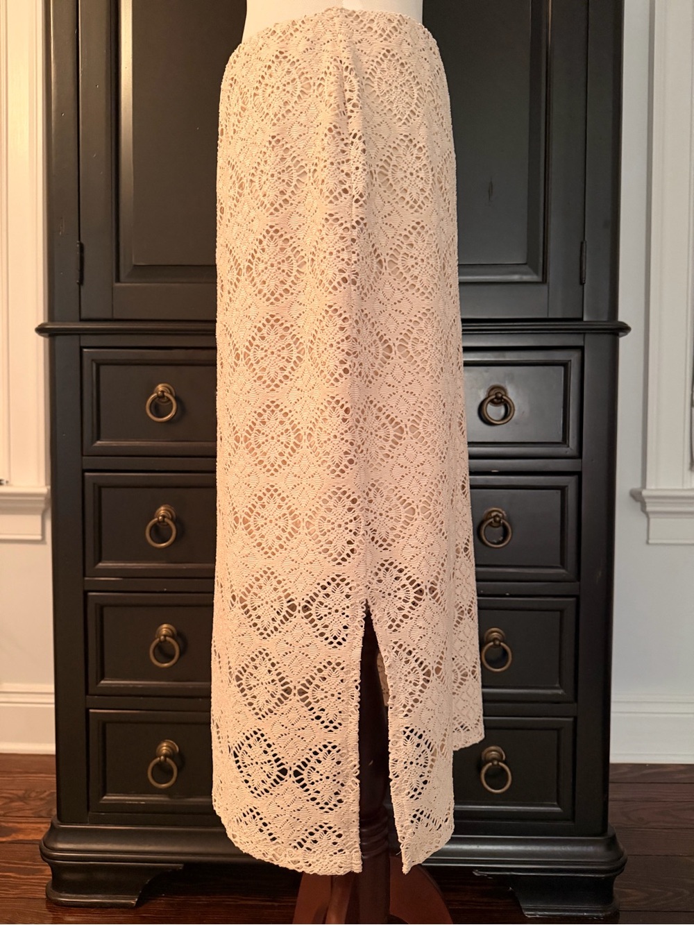 Vince Camuto Beige Crochet Lace Midi Skirt - Picture 2 of 5